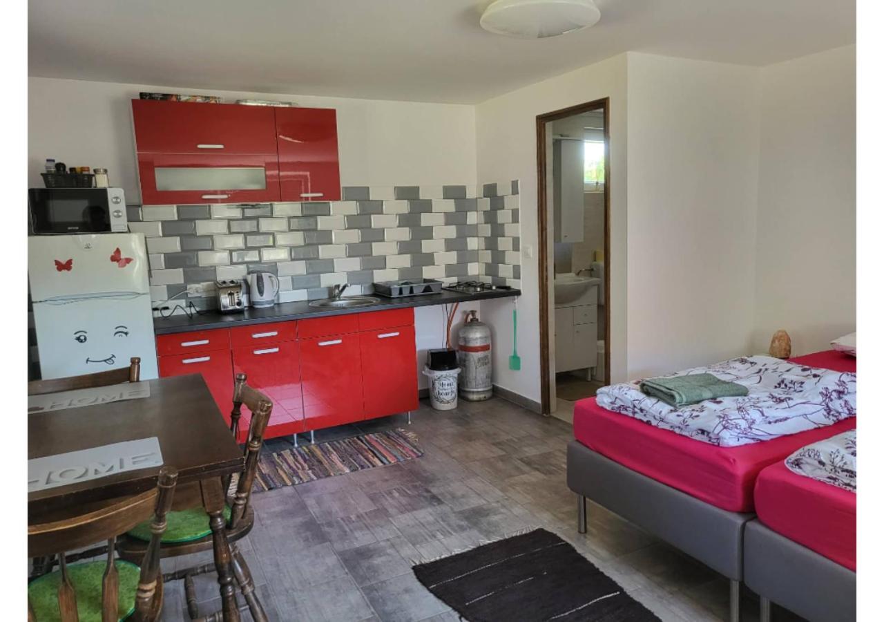 Apartament Forras Vendeghaz Tata Zewnętrze zdjęcie